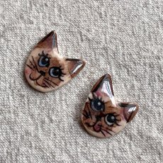 画像4: アメリカ ヴィンテージ「陽だまりの窓辺から」 愛らしいお顔のシャム猫ピアス　ハンドペイント (4)