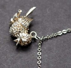 画像2: 〈SILVER〉「幸運を運ぶ小さな翼」 小鳥ヴィンテージ シルバーチャーム ネックレス 野鳥 アクセサリー (2)