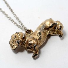 画像4: 〈イギリス〉小さなしあわせを運ぶダックスフント 犬 チャーム ペンダントネックレス ヴィンテージジュエリー (4)