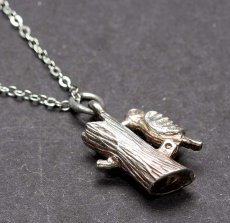 画像5: 〈SILVER〉動くキツツキ 可動式 「コツコツ、幸運を呼ぶ小さなキツツキ 」ヴィンテージシルバーチャームネックレス  (5)