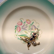 画像7: 英国ヴィンテージ「青の記憶を紡ぐ羽音」美しいデザインブローチ アールデコスタイル  英国ブルー クリスタル (7)