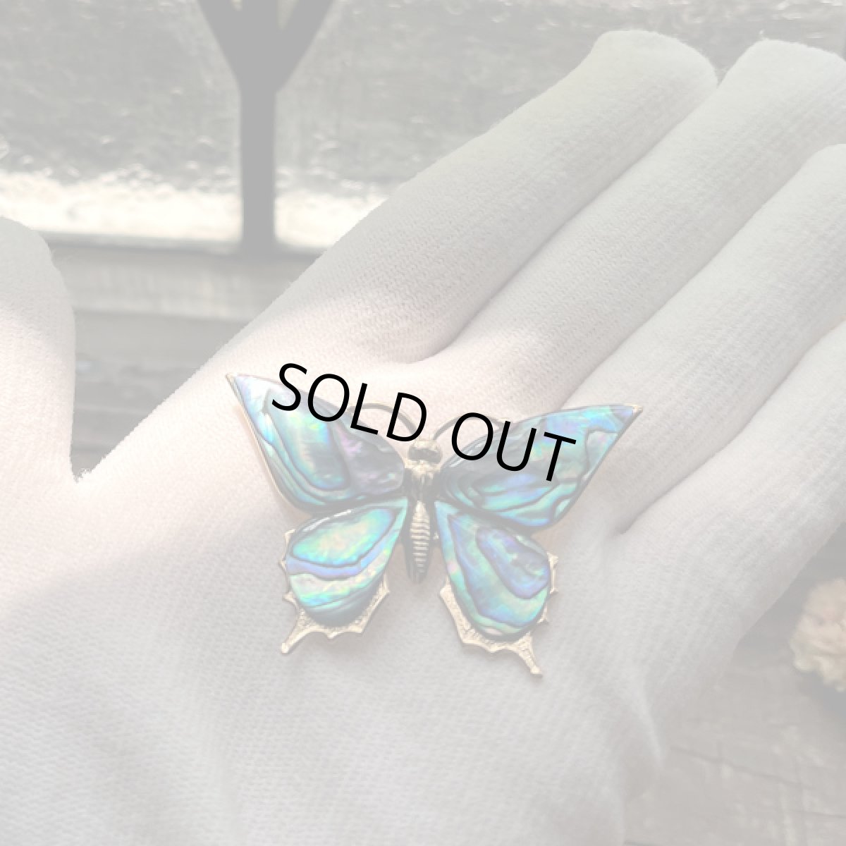 画像13: 英国 ヴィンテージブローチ「変わりゆく世界で、羽をひらく」蝶々 輝くオパールシェル チョウチョ 昆虫アクセサリー (13)