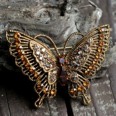 画像7: 英国 蝶々 ヴィンテージブローチ「願いを照らす、琥珀色の羽」 蝶モチーフ バタフライ 昆虫アクセサリー (7)