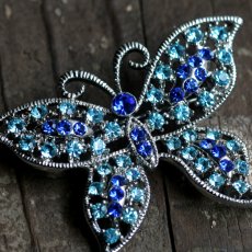 画像6: 英国ブルー 蝶々 ヴィンテージブローチ 「願いを運ぶ、光の羽根」蝶モチーフ バタフライ 昆虫アクセサリー (6)