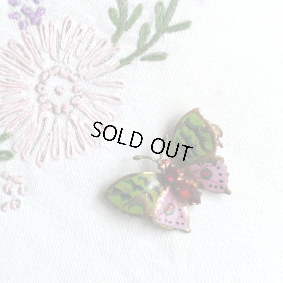 画像3: 英国 蝶ヴィンテージブローチ 「秘密の庭で生まれた、小さな願いの運び手」蝶々 バタフライ 昆虫アクセサリー (3)