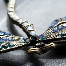 画像8: 英国 ヴィンテージブローチ「夢を運ぶ、蒼の羽音」青いトンボブローチ 運気の上昇 ドラゴンフライ 昆虫アクセサリー (8)