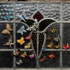 画像15: 英国 「光をまとった小さな旅人」アゲハ蝶ブローチ ヴィンテージブローチ 蝶モチーフ 昆虫アクセサリー (15)