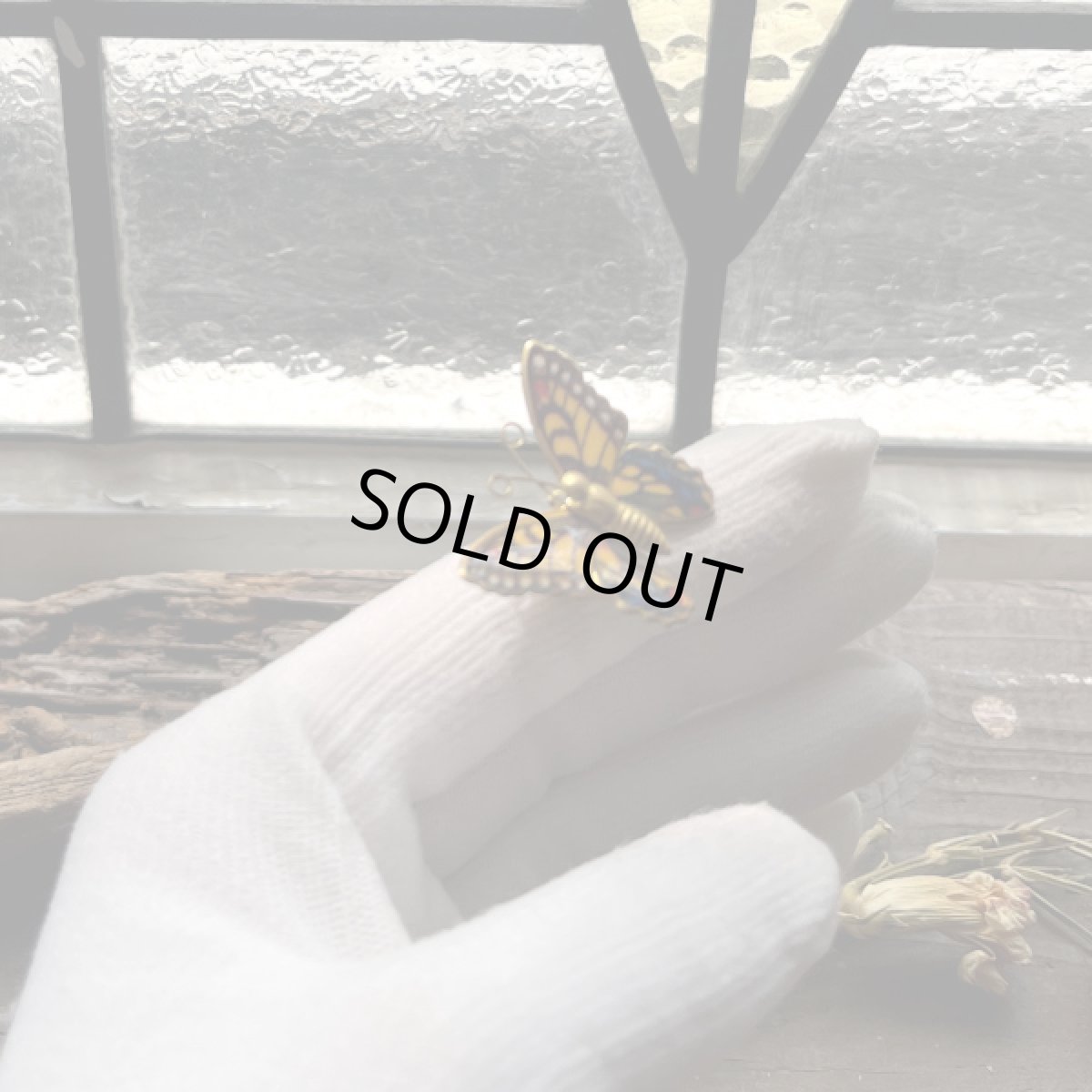 画像7: 英国ヴィンテージ アゲハ蝶ブローチ「風のささやきを聞きつけて、運命の蝶が舞い降りる」 ヴィンテージブローチ (7)