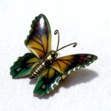 画像6: 英国 「光をまとった小さな旅人」アゲハ蝶ブローチ ヴィンテージブローチ 蝶モチーフ 昆虫アクセサリー (6)