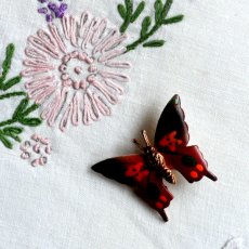 画像5: イギリス 蝶ブローチ「時を超えて、幸せを運ぶ羽」ヴィンテージブローチ 蝶モチーフ 昆虫アクセサリー (5)