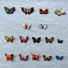 画像13: イギリス 蝶ブローチ「時を超えて、幸せを運ぶ羽」ヴィンテージブローチ 蝶モチーフ 昆虫アクセサリー (13)