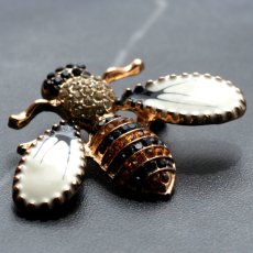 画像3: 英国 ヴィンテージ 昆虫アクセサリー「小さなつばさに、幸運を乗せて」ハチ蜂 ラインストーンブローチ  (3)