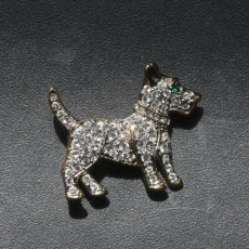 画像5: 英国 1960年代 ヴィンテージ テリア犬 クリスタル ブローチ「小さな守り手、時を超えて」イギリス アクセサリー (5)
