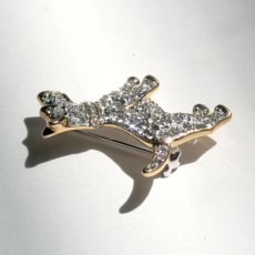 画像10: 英国 1960年代 ヴィンテージ テリア犬 クリスタル ブローチ「小さな守り手、時を超えて」イギリス アクセサリー (10)