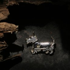 画像5: 英国 BJ ヴィンテージ テリア犬ブローチ「雨の国の小さな紳士」 クリスタル イギリス アクセサリー (5)