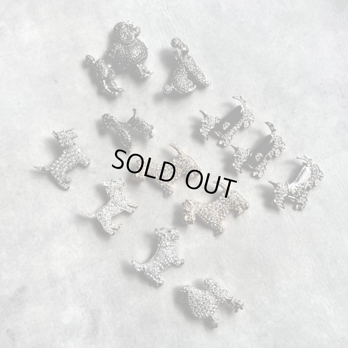 画像16: 英国 1960年代 ヴィンテージ プードル犬 クリスタル ブローチ「まるで物語から飛び出してきた、小さな優雅さ」イギリス アクセサリー (16)