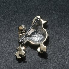 画像6: 英国 1960年代 ヴィンテージ プードル犬 クリスタル ブローチ「まるで物語から飛び出してきた、小さな優雅さ」イギリス アクセサリー (6)