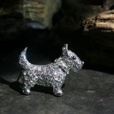 画像1: 英国 1960年代 ヴィンテージ テリア犬「とときの忠誠、永遠のきらめき」クリスタル ブローチ イギリス アクセサリー (1)