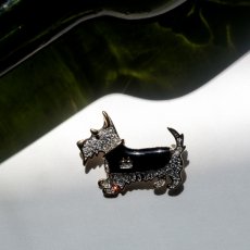 画像6: 英国 ヴィンテージ テリア犬 ブローチ「雨の日も、風の日も、あなたのそばに」ブラックエナメル  イギリス アクセサリー (6)