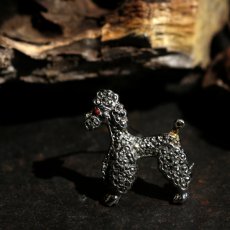 画像4: 1950年代 英国 ヴィンテージ 「尻尾の先まで輝きをまとって」可愛いプードル犬 マルカジット ブローチ イギリス アクセサリー (4)