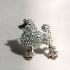 画像13: 英国 1960年代 ヴィンテージ プードル犬 クリスタル ブローチ「まるで物語から飛び出してきた、小さな優雅さ」イギリス アクセサリー (13)