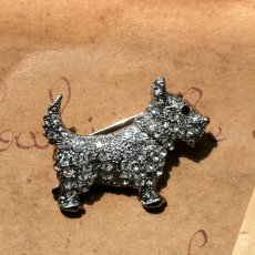 画像4: 英国 1960年代 ヴィンテージ テリア犬「とときの忠誠、永遠のきらめき」クリスタル ブローチ イギリス アクセサリー (4)