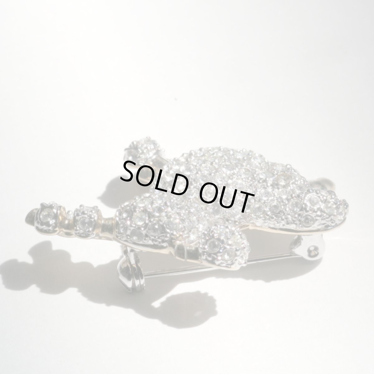 画像10: 英国 1960年代 ヴィンテージ プードル犬 クリスタル ブローチ「まるで物語から飛び出してきた、小さな優雅さ」イギリス アクセサリー (10)