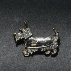 画像1: 英国 BJ ヴィンテージ テリア犬ブローチ「雨の国の小さな紳士」 クリスタル イギリス アクセサリー (1)