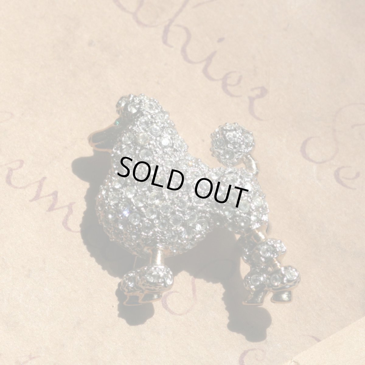 画像3: 英国 1960年代 ヴィンテージ プードル犬 クリスタル ブローチ「まるで物語から飛び出してきた、小さな優雅さ」イギリス アクセサリー (3)