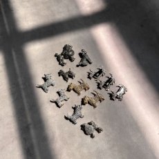 画像14: 英国 1960年代 ヴィンテージ テリア犬 クリスタル ブローチ「小さな守り手、時を超えて」イギリス アクセサリー (14)