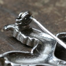 画像8: 1950年頃 英国 ヴィンテージ プードル犬 マルカジットブローチ「小さな誇り、高貴なきらめき」イギリス アクセサリー (8)