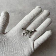 画像7: 1940年頃 英国 ヴィンテージ イングリッシュセッター犬 マルカジットブローチ「静かなる忠誠、光の記憶をまとって」イギリス アクセサリー (7)