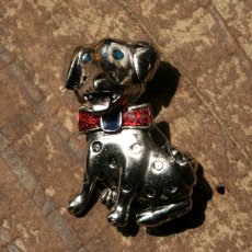 画像2: 英国 ヴィンテージ ダルメシアン犬 ブローチ「幸運をくわえて、やってきた」イギリス アクセサリー (2)