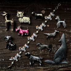 画像9: 1950年頃 英国 ヴィンテージ イタリアングレーハウンド犬「静けさをまとう優美」マルカジットブローチ イギリス アクセサリー (9)