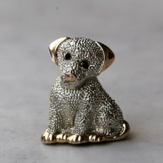 画像1: 英国 ヴィンテージ 仔犬 ブローチ「しあわせを待つ、ちいさなまなざし」 イギリス アクセサリー (1)