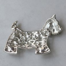 画像6: 英国 ヴィンテージ オーロララインストーン テリア犬 ブローチ「小さな守り手、虹をまとう旅犬」イギリス アクセサリー EW0366 (6)