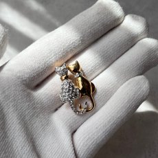 画像9: 英国 ヴィンテージブローチ  2匹の寄り添う猫たち「ふたり、ひとつのぬくもり 」イギリス アクセサリー (9)