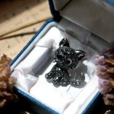 画像4: 英国 ヴィンテージ 黒猫ブローチ「静かな夜をともに歩く影の猫」イギリス アクセサリー (4)