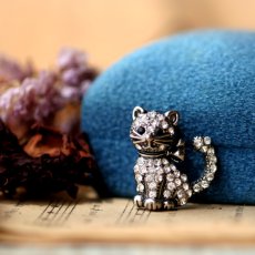 画像4: 英国 ヴィンテージ 猫 クリスタルストーン ブローチ&ネックレス  2WAY 「月のひかりをまとう猫 」イギリス アクセサリー EW0380 (4)