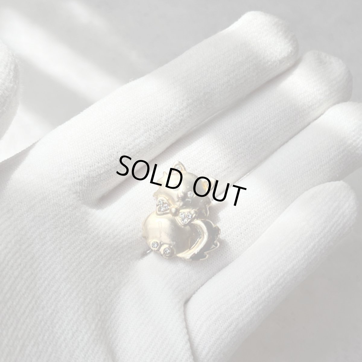 画像9: 英国 ヴィンテージ 猫ゴールドプレートブローチ「静けさの中のきらめき」イギリス アクセサリー (9)