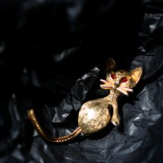 画像7: 1960年頃 英国 ヴィンテージ しっぽが揺れる猫ブローチ「風にゆれるしっぽ、夢みるまなざし」イギリス アクセサリー (7)