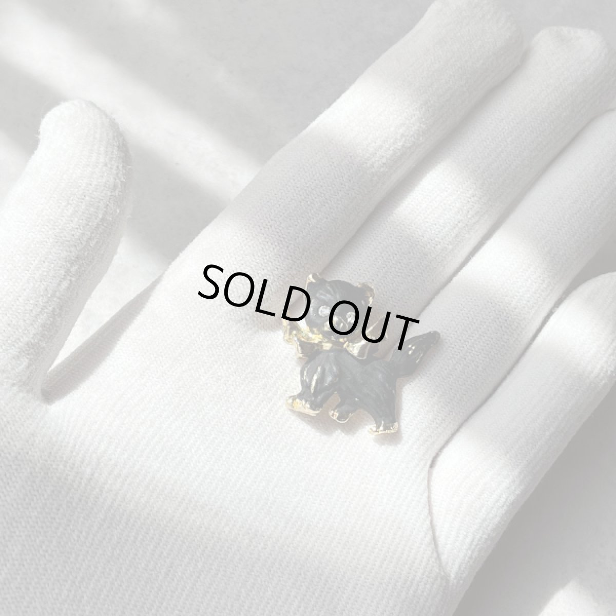 画像11: 英国 ヴィンテージ 黒猫リボンブローチ「静寂にひそむまなざし」イギリス アクセサリー (11)