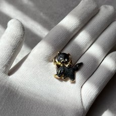 画像11: 英国 ヴィンテージ 黒猫リボンブローチ「静寂にひそむまなざし」イギリス アクセサリー (11)