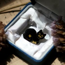 画像6: 英国 ヴィンテージ 黒猫ブローチ「 静けさをたたえる、黒の小さな詩人」イギリス アクセサリー (6)