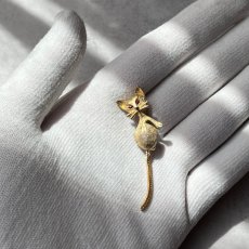 画像8: 1960年頃 英国 ヴィンテージ しっぽが揺れる猫ブローチ「風にゆれるしっぽ、夢みるまなざし」イギリス アクセサリー (8)