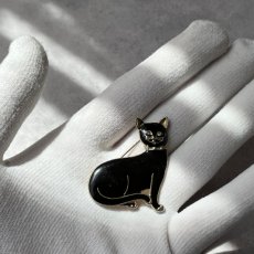 画像6: 英国 ヴィンテージ 大きな黒猫ブローチ「ただそこにいるだけで」イギリス アクセサリー (6)