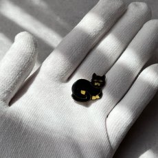 画像7: 英国 ヴィンテージ 黒猫ブローチ「 静けさをたたえる、黒の小さな詩人」イギリス アクセサリー (7)