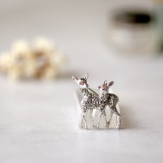 画像1: 英国 ヴィンテージ 親子の鹿 マルカジットブローチ「静かな森の約束」イギリス アクセサリー (1)