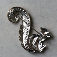画像9: 1960〜70年代 英国 ヴィンテージ リスブローチ「森の煌めきを集めて」イギリス アクセサリー (9)