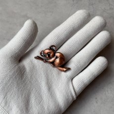 画像10: 英国 ヴィンテージ コアラ ブローチ「星を見上げるコアラ」イギリス アクセサリー (10)